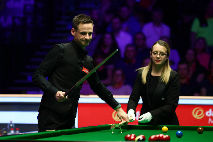 一名具有防 一名具有防